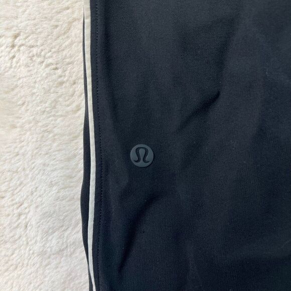 Lululemon On The Right Track Womens Pants Black Loose Fit Slit Hem Size 10 - Picture 11 of 11